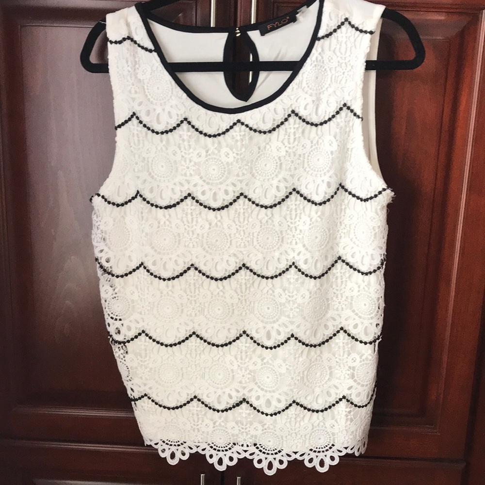 Crochet detail tank